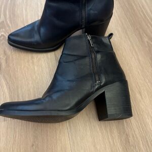 Steve Madden Portia Black Leather Ankle Boots – Size 9 minimalist, pointed toe,